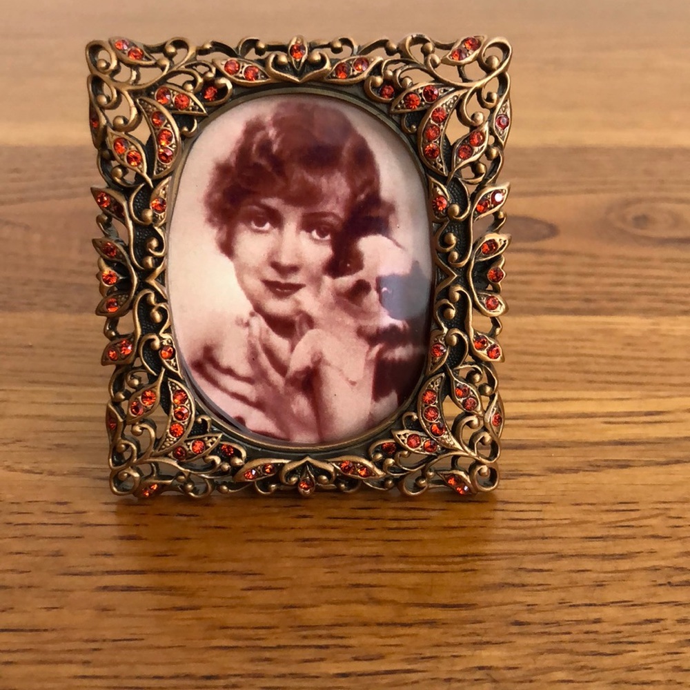 Edgar Berebi Frame